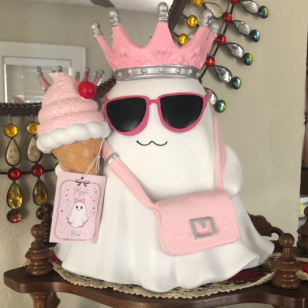 NWT Mystic Blush Pink Crowned Ghost Figurine with Sunglasses and Purse